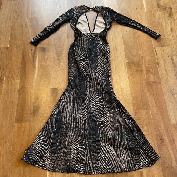 Mermaid style dress - Picture 3 of 6